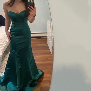 Emerald green prom dress